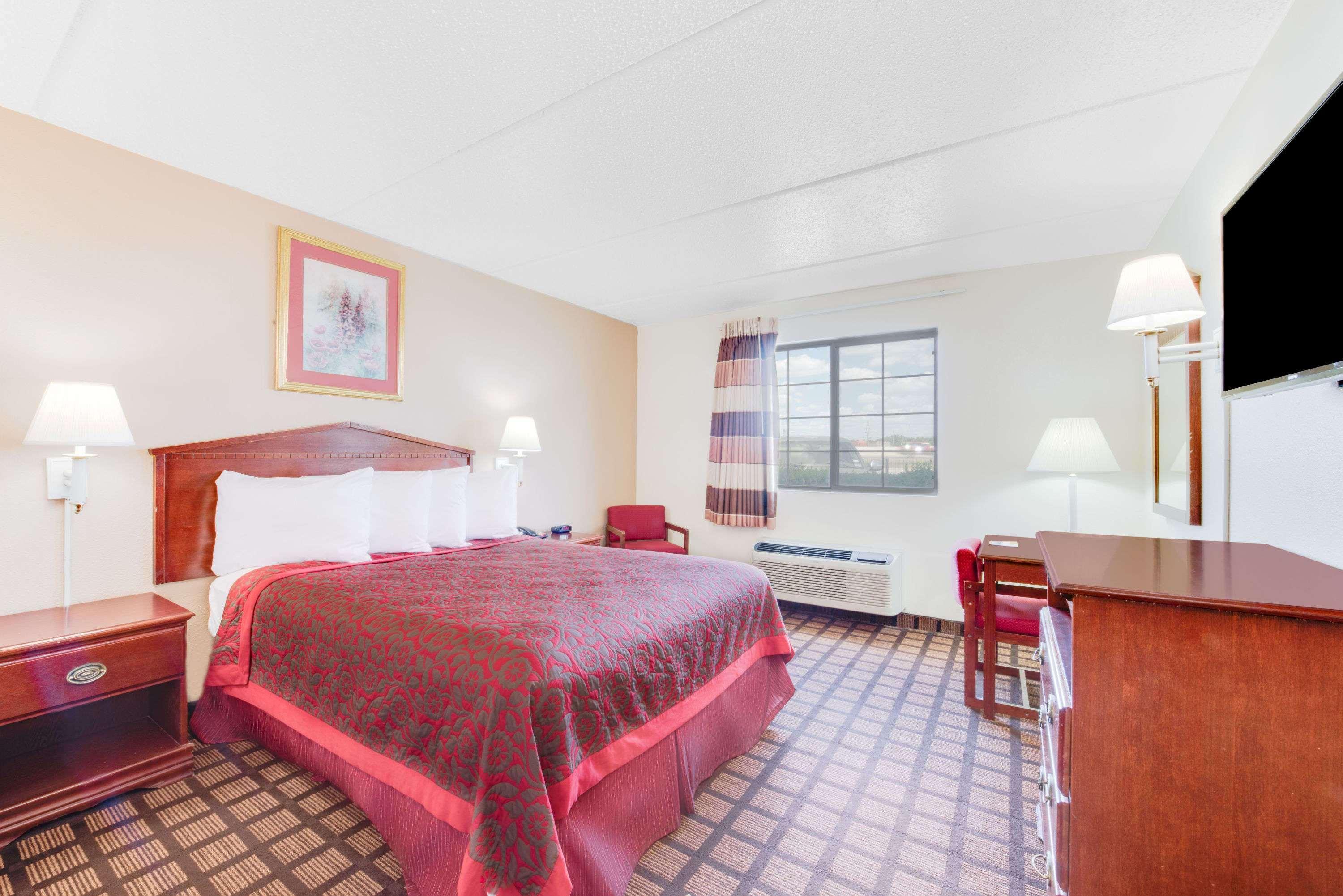 Days Inn & Suites By Wyndham Laredo Extérieur photo